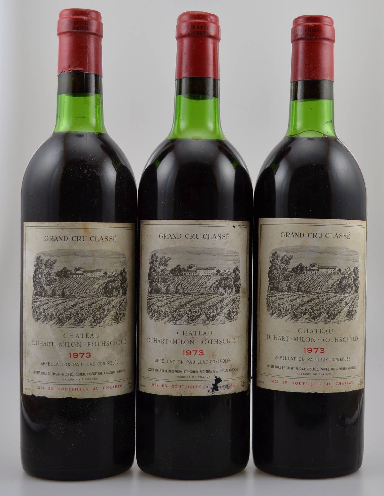 12 Flaschen 1973 Chateau Duhart Milion Rothschild, Grand Cru Classe, je ca. 73 cl, Füllstände: ca. upper mid shoulder und eine Flasche below ...
