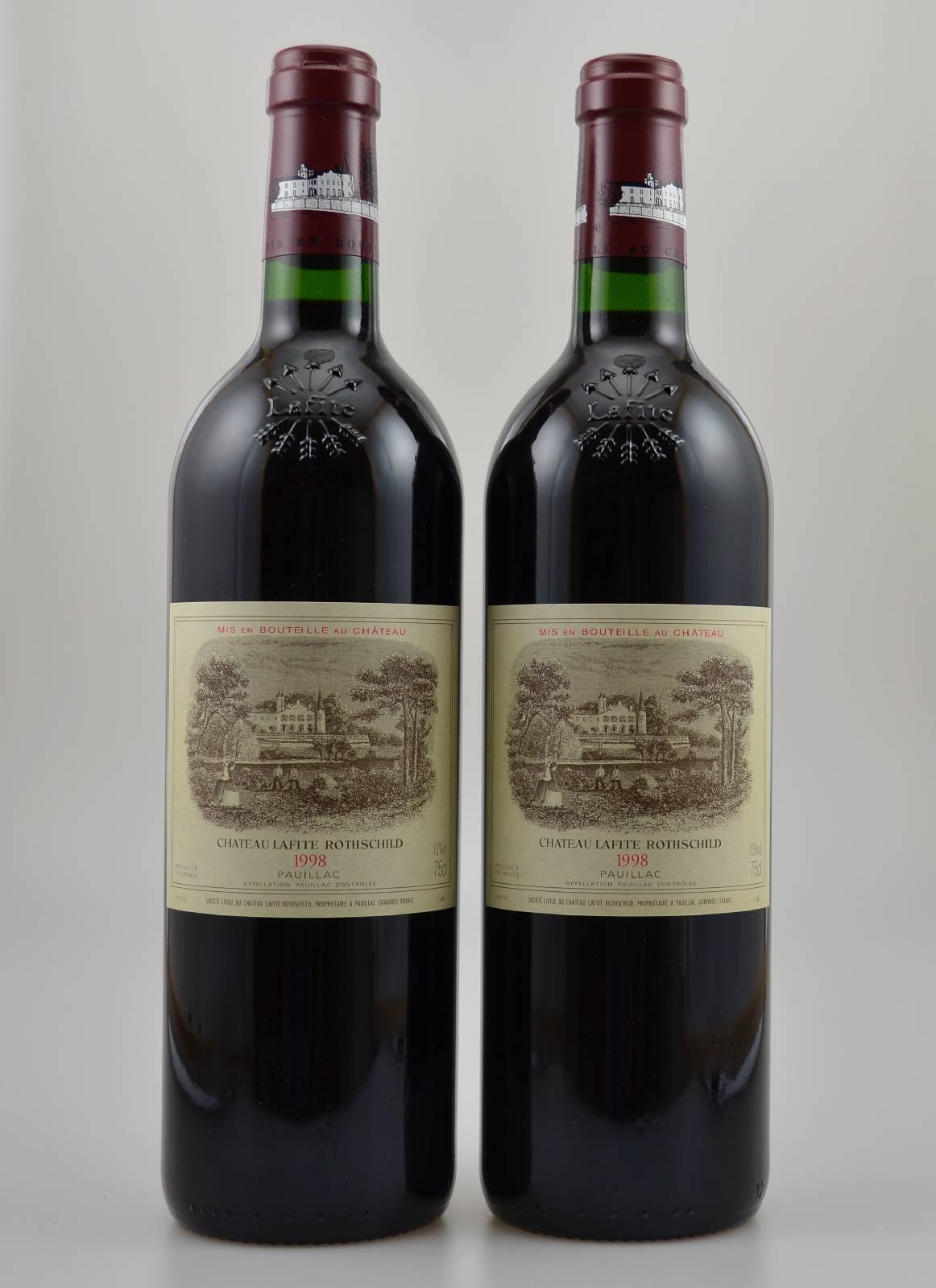 2 Flaschen 1998 Chateau Lafite Rothschild, Pauillac, Premier Grand Cru Classe je ca. 75 cl, 13 % Vol., Füllstand: je ca. into neck, unverkostet, ...
