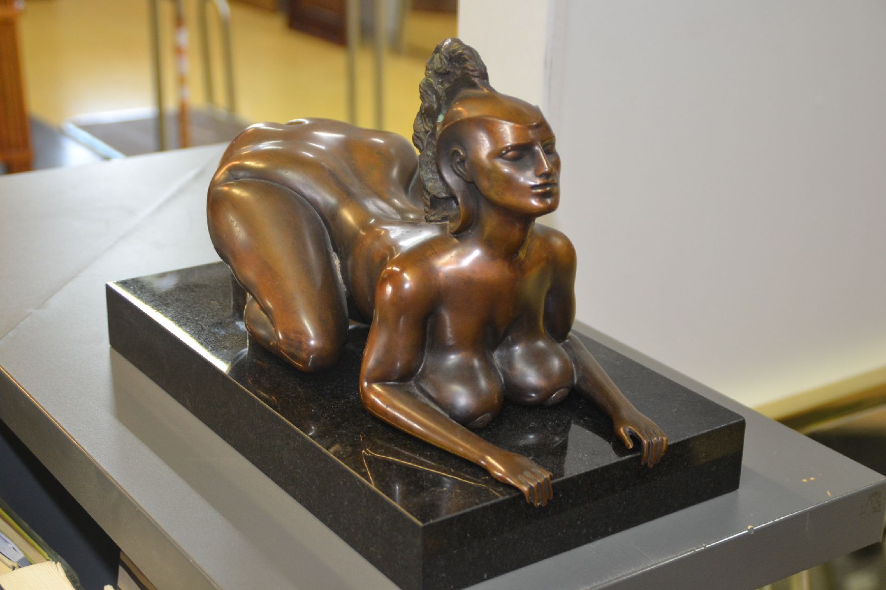 Detail b: Prof. Ernst Fuchs, 1930-2015 Wien, Wiener Sphinx, Bronzeskulptur, num. 652/1000, signiert, gegossen bei Venturi Arte mit Zertifikat von Paolo ...