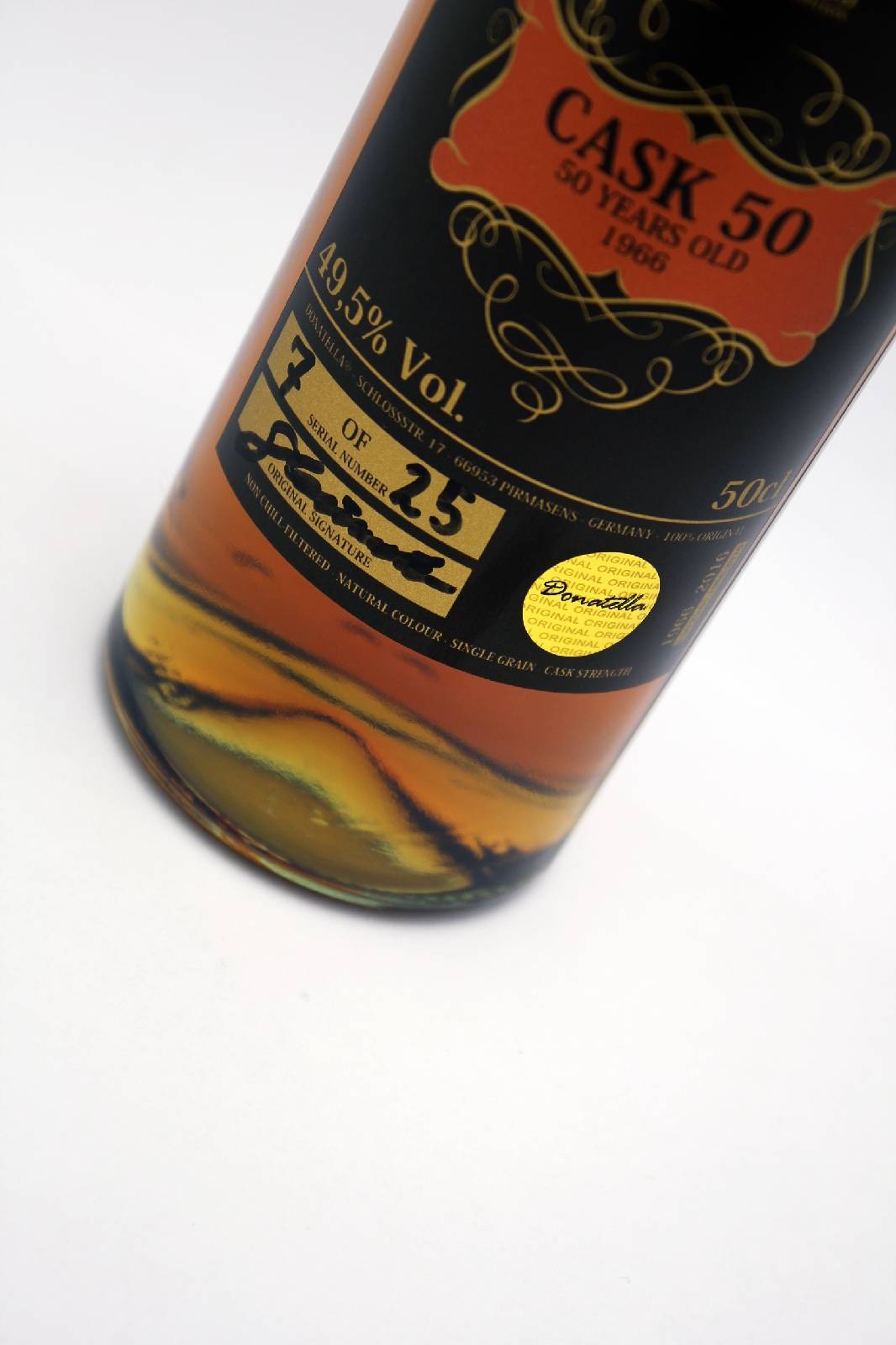 Detail b: 1 Flasche Donatella Scotch Whisky 50 Years Old Limited Edition, Flaschennummer 7 von nur 25 abgefüllten Flaschen., ca. 50 cl, 49,5 % Vol., 50 Jahre ...