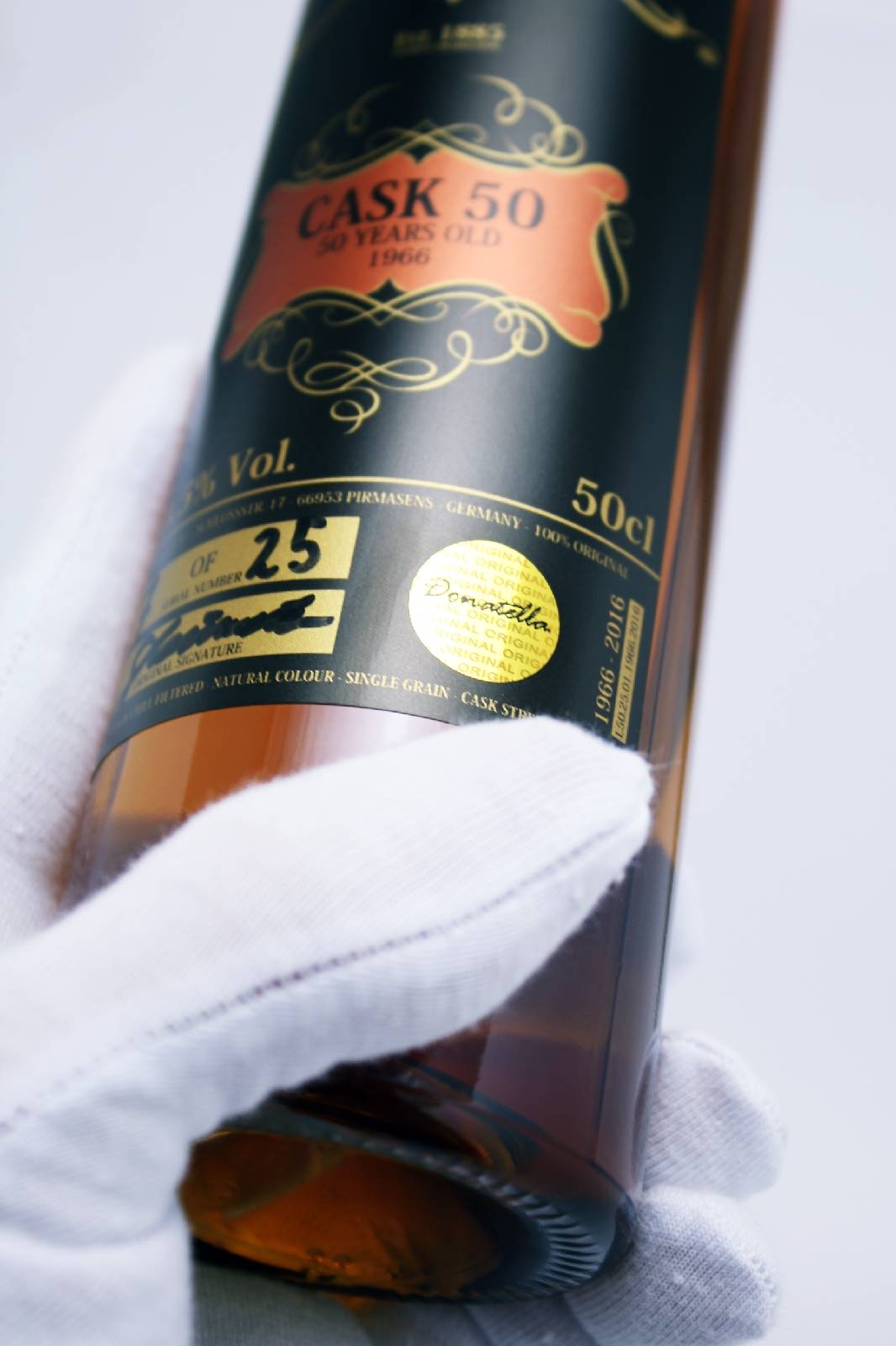 Detail g: 1 Flasche Donatella Scotch Whisky 50 Years Old Limited Edition, Flaschennummer 7 von nur 25 abgefüllten Flaschen., ca. 50 cl, 49,5 % Vol., 50 Jahre ...