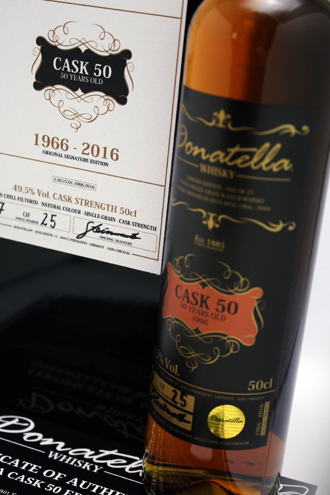 Detail i: 1 Flasche Donatella Scotch Whisky 50 Years Old Limited Edition, Flaschennummer 7 von nur 25 abgefüllten Flaschen., ca. 50 cl, 49,5 % Vol., 50 Jahre ...