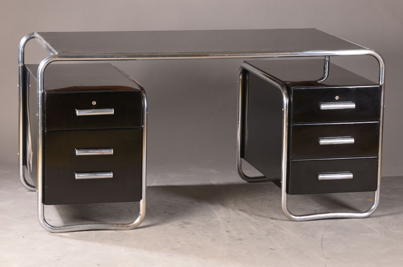 Schreibtisch im Bauhaus-Stil, 80er Jahre, nachdem Vorbild des S 285 von Marcel Breuer, Entwurf 1935, Chromgestell, Metall schwarz gelackt, ...