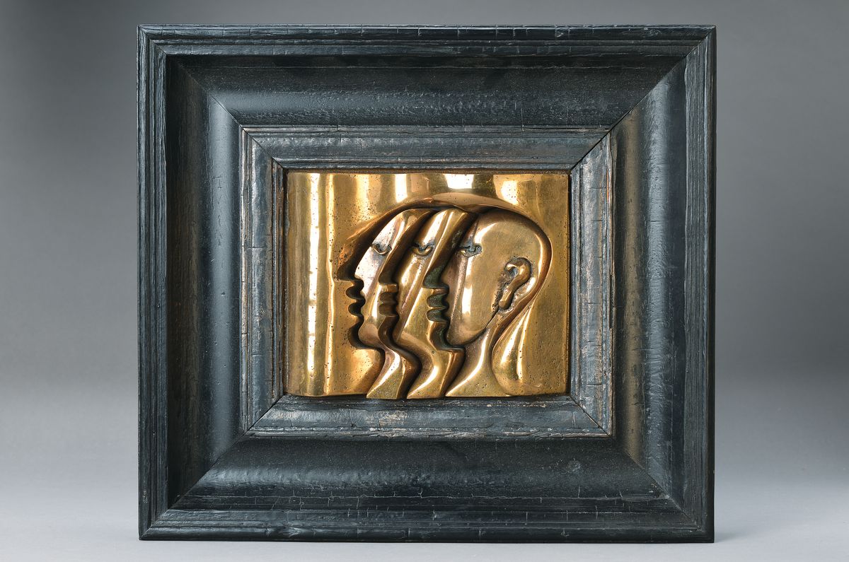 Helmut Lander, 1924 Weimar-2013 Darmstadt, Wandskulptur, Köpfe im Rahmen, Köpfe ca. 19x 23 cm, gesamt ca. 42x47 cm