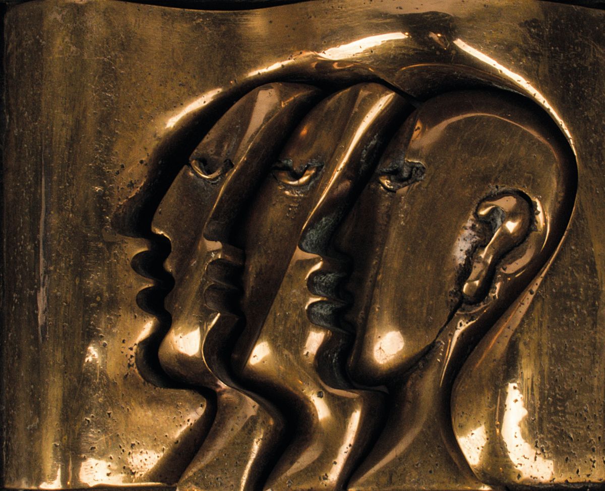 Detail a: Helmut Lander, 1924 Weimar-2013 Darmstadt, Wandskulptur, Köpfe im Rahmen, Köpfe ca. 19x 23 cm, gesamt ca. 42x47 cm