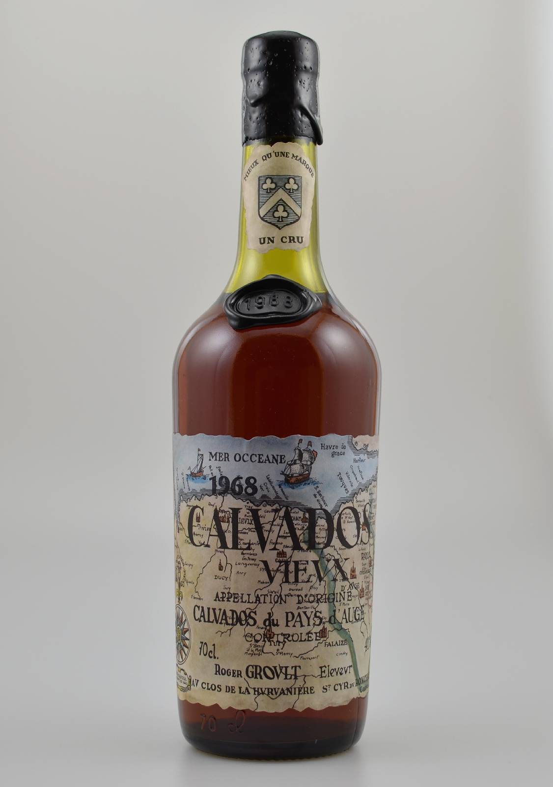 1 Flasche 1968 Vieux Calvados Roger Groult Pays D'Auge, ca. 70 cl, 41% Vol., Abstand zwischen Kapselwachs und Wein: ca. 6 cm, guter ...