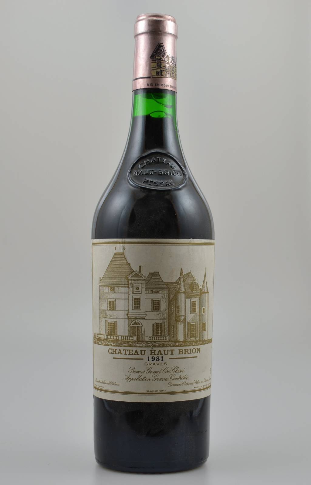 1 Flasche 1981 Chateau Haut Brion, ca. 75 cl, Abstand zwischen Kapsel und Wein: ca. 1 cm, sehr guter Erhaltungszustand, unverkostet, Bewertung: ...