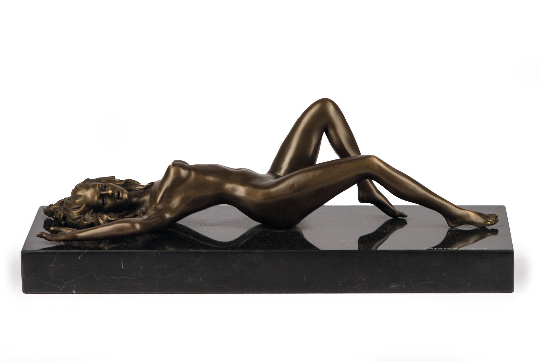 Raymondo, Bildhauer des 20.Jh, Liegender weiblicher Akt, Bronze auf Granit, sign., num. 10/10, ca. 12x34x14 cm