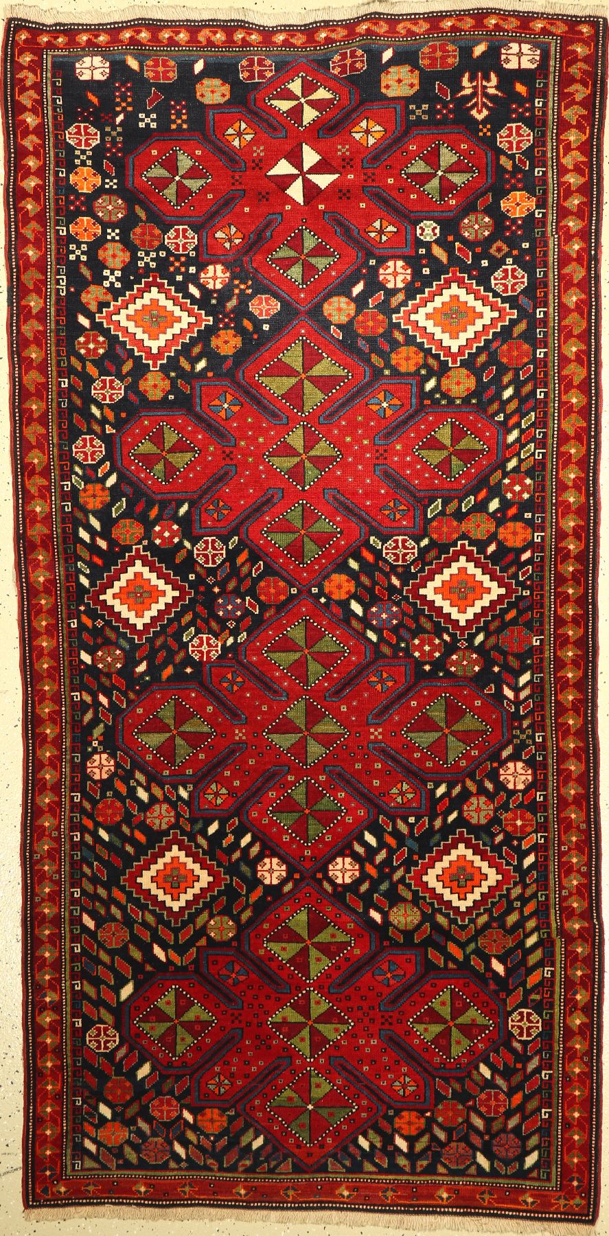 Karabagh, Kaukasus, um 1920, Wolle auf Wolle, ca. 231 x 112 cm, EHZ: 2-3