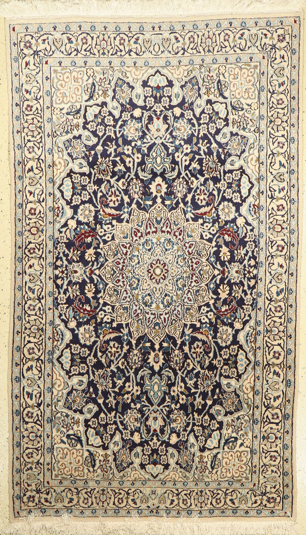 Nain, Persien, ca. 30 Jahre, Wolle mit Seide, ca. 206 x 118 cm, EHZ: 2-3