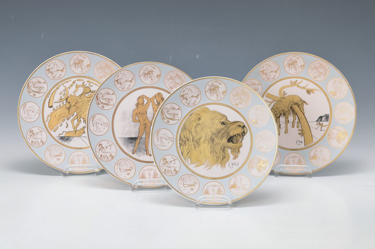 Salvador Dali, 1904-1989, Konvolut aus 4 Künstlertellern der Reihe Astrale Symbolik: Tauro, Gemini, Leo, Aries, Porzellanteller mitFeingold bemalt, ...