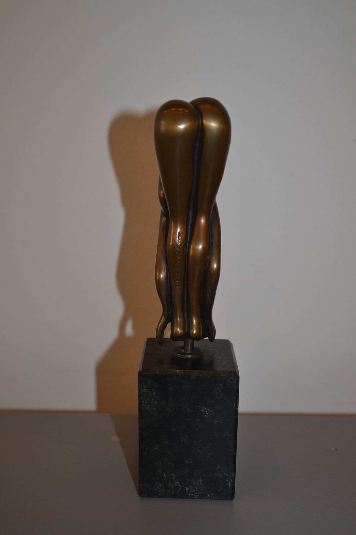Detail c: Bruno Bruni, geb. 1935 Gradara, Bronzeskulptur, Akt, signiert und num. 500/750, auf Steinsockel, H. 14/22.5 cm