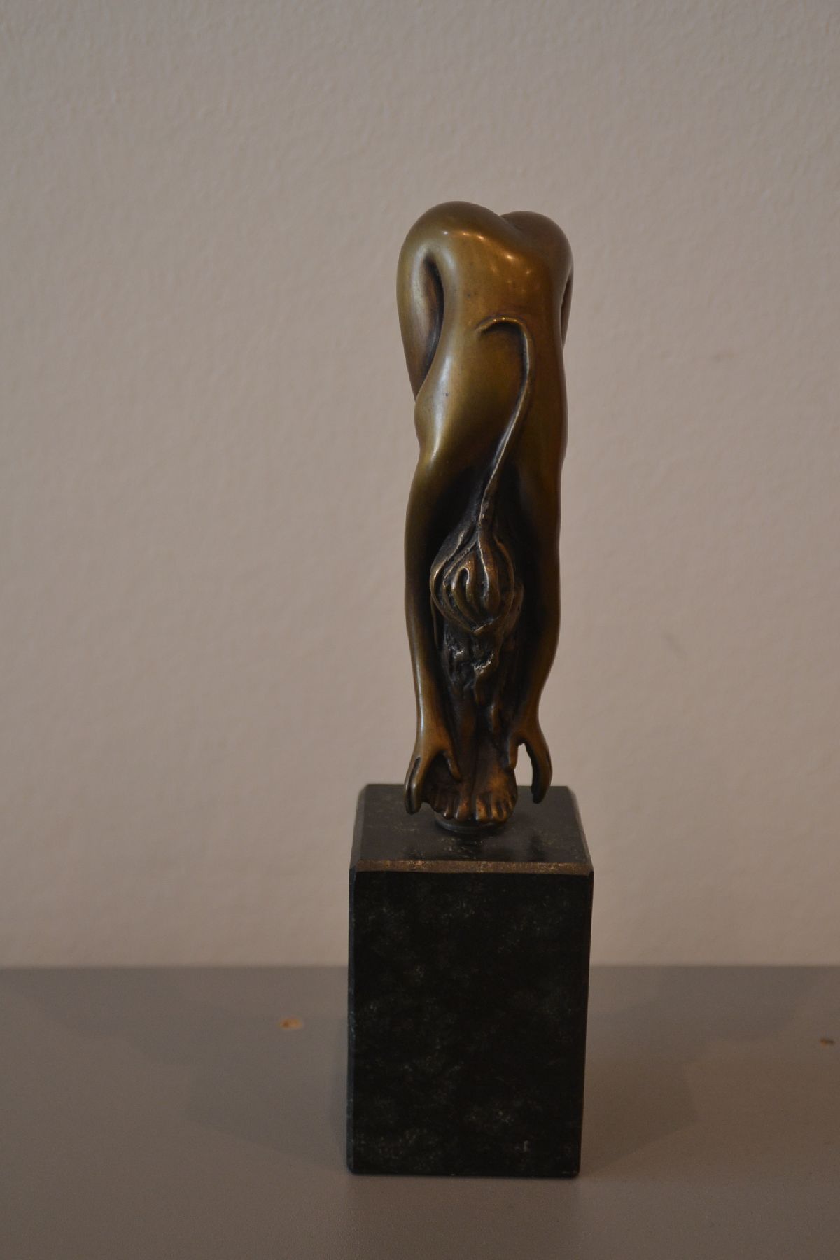 Detail f: Bruno Bruni, geb. 1935 Gradara, Bronzeskulptur, Akt, signiert und num. 500/750, auf Steinsockel, H. 14/22.5 cm