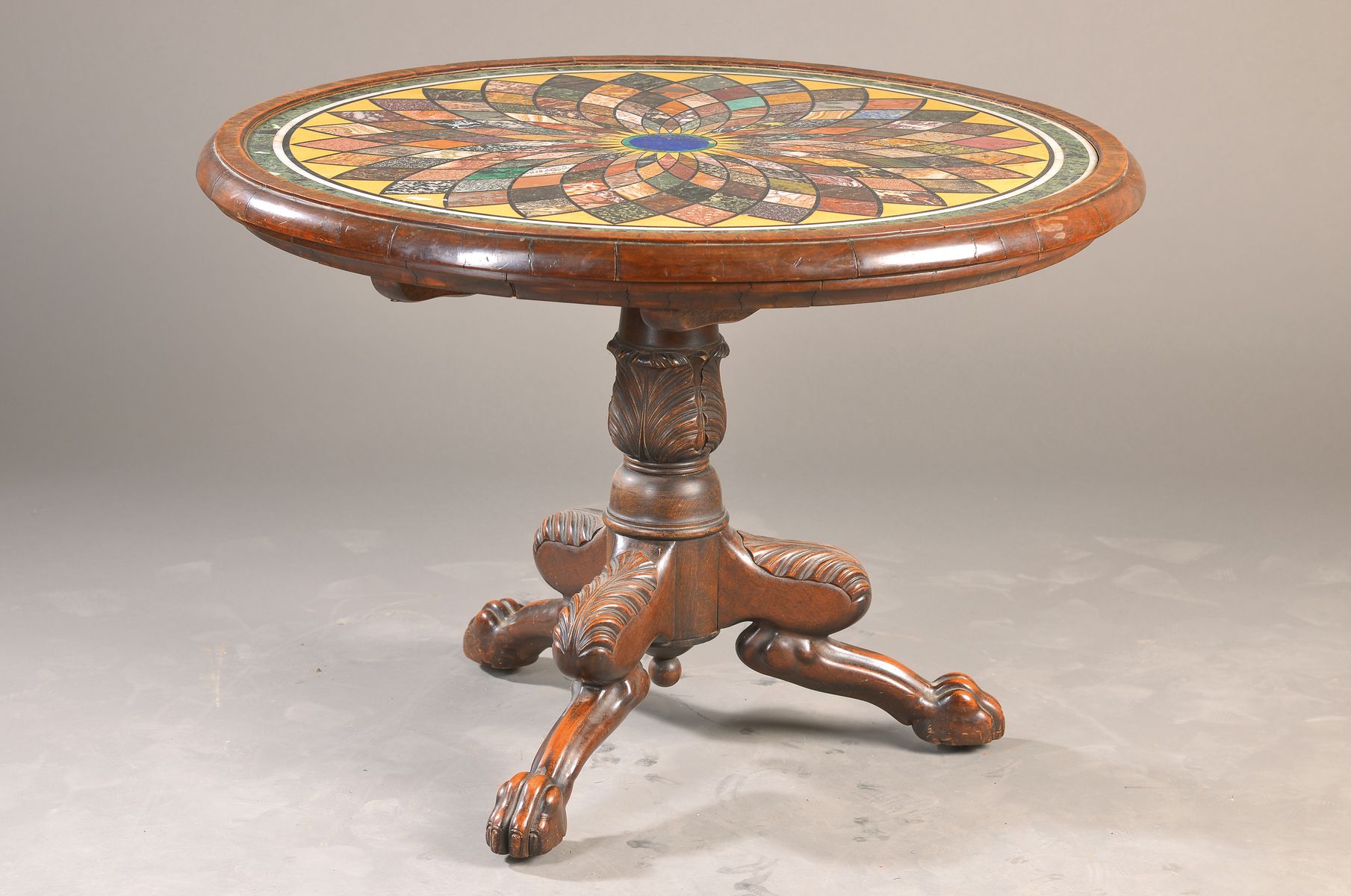 Sog. Pietra-Dura-Tisch, mit Edelsteineinlagen,wohl Italien, frühes 20.Jh., Gestell in massivem Nussbaum, geschnitzter Balusterschaft mit Dreifuß, ...