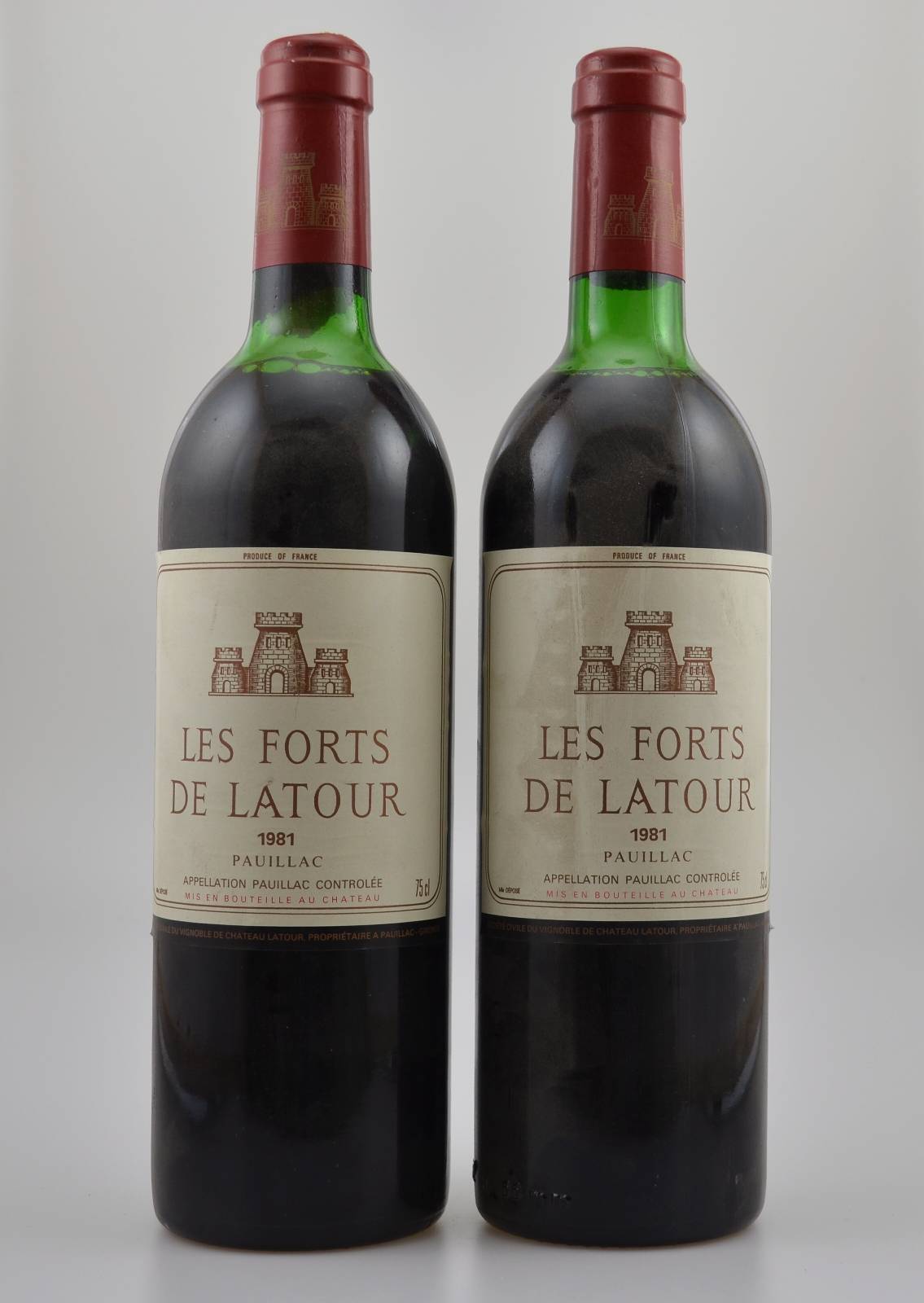 6 Flaschen 1981 Les Forts de Latour, Pauillac, je ca. 75 cl, Füllstände: ca. upper mid shoulder bis top shoulder, Kapseln z.T. l. besch., ...