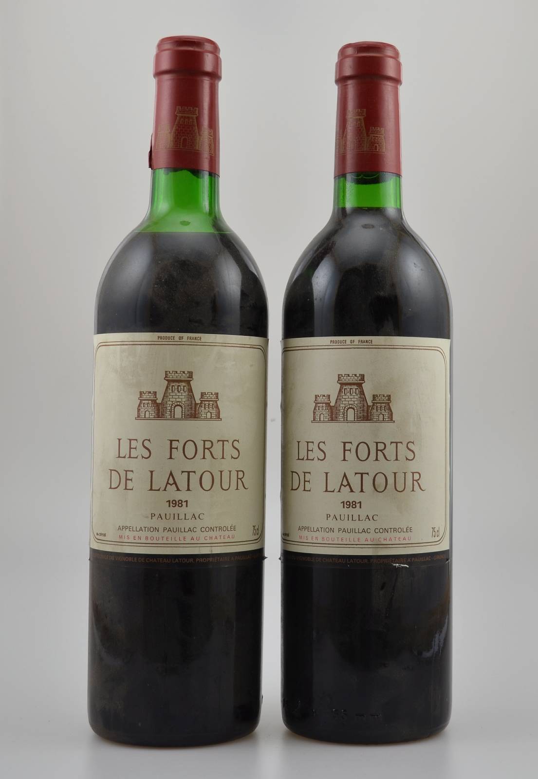 6 Flaschen 1981 Les Forts de Latour, Pauillac, je ca. 75 cl, Füllstände: ca. upper mid shoulder bis top shoulder, Kapseln z.T. besch., unverkostet