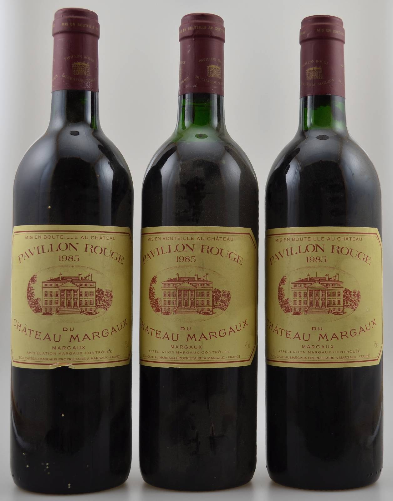 3 Flaschen 1985 Pavillon Rouge du Chateau Margaux, 2. Wein von Chateau Margaux, je ca. 75 cl, Füllstände: ca. upper mid shoulder bis top shoulder, ...