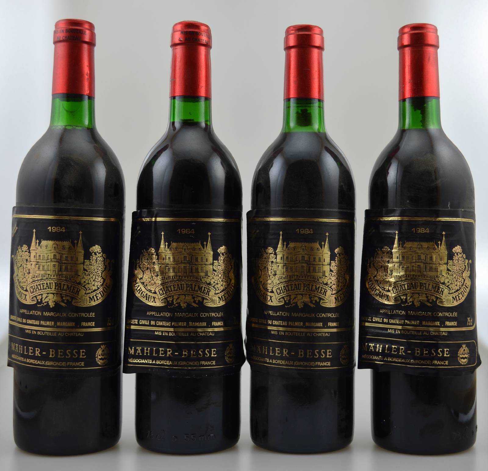 4 Flaschen 1984 Chateau Palmer, Margaux, je ca. 75 cl, Füllstände: ca. top shoulder, Etiketten stärker besch., unverkostet