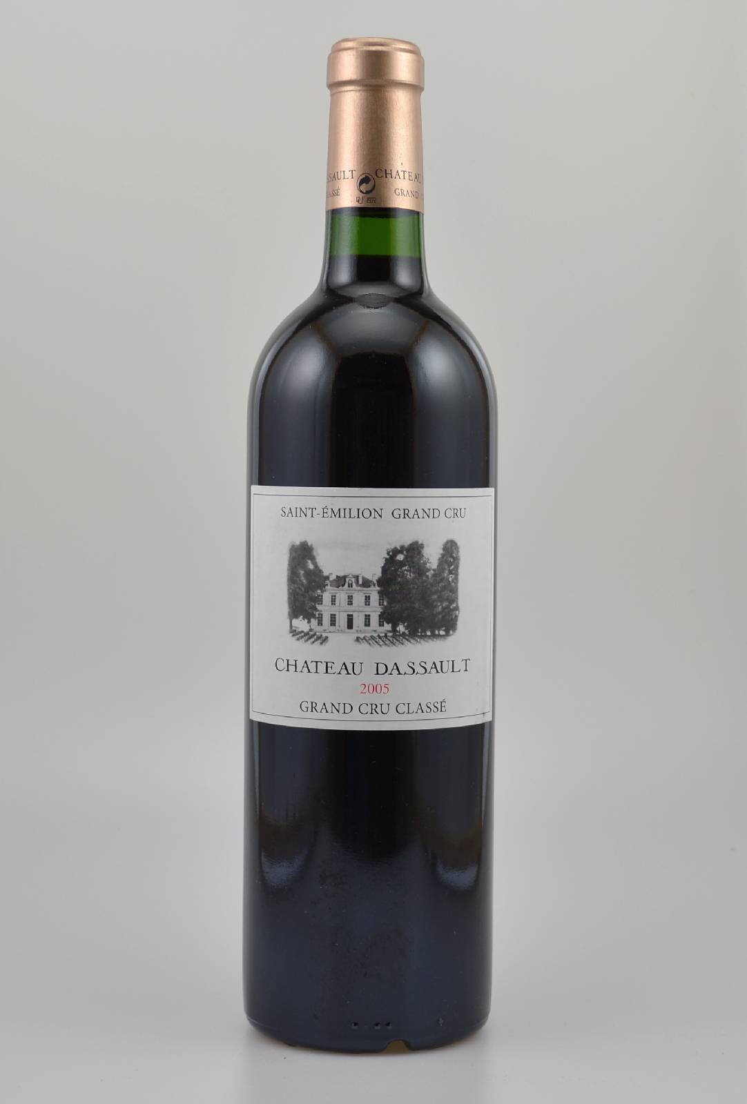 12 Flaschen 2005er Chateau Dassault, Saint-Emilion Grand Cru, je ca. 75 cl, 14 % Vol., Füllstände: je ca. into neck, Etiketten teilweise l. ...