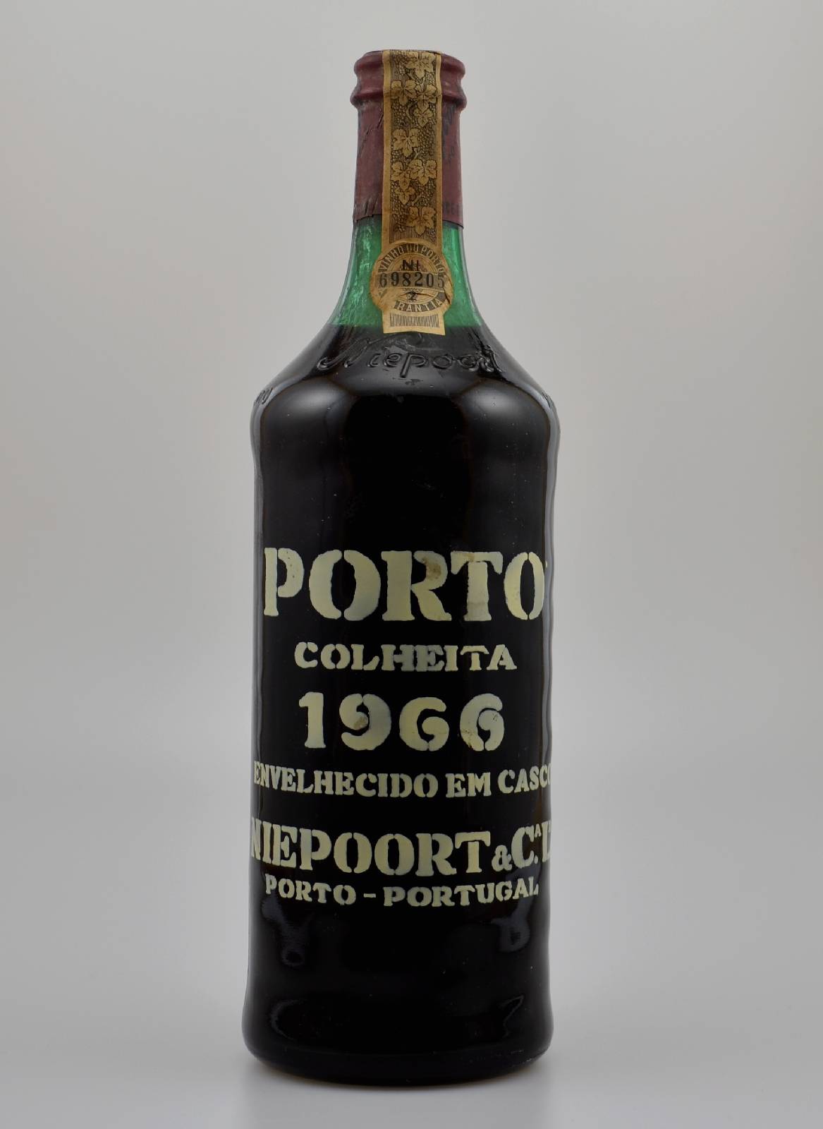 1 Flasche 1966 Colheita Porto, Envelhecido em Casco, ca. 75 cl, 21,2 % Vol., Füllstand: ca. upper mid shoulder, importiert durch Rheinische ...