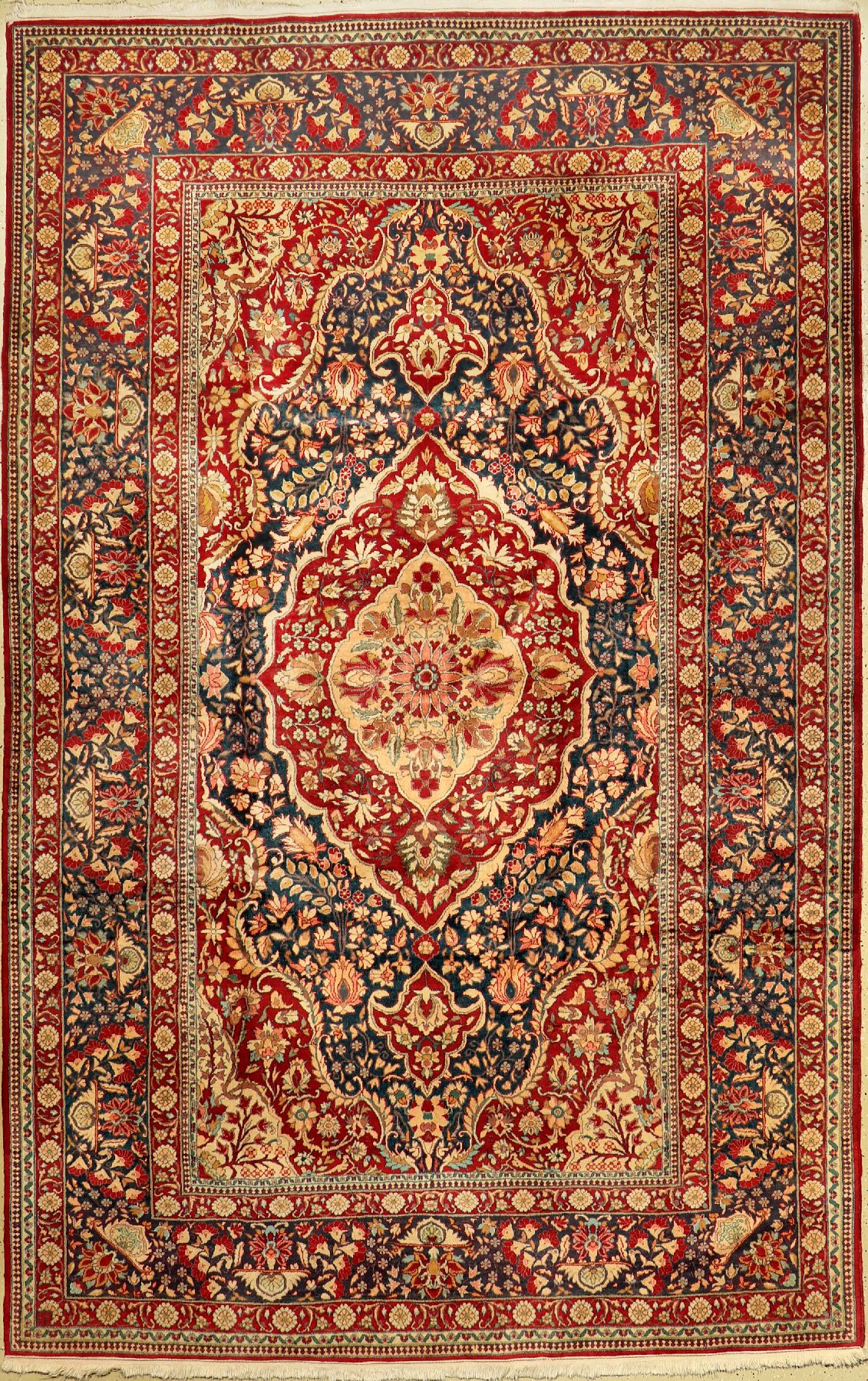 Täbriz, Persien, ca. 60 Jahre, Wolle auf Baumwolle, ca. 322 x 203 cm, EHZ: 2-3.
