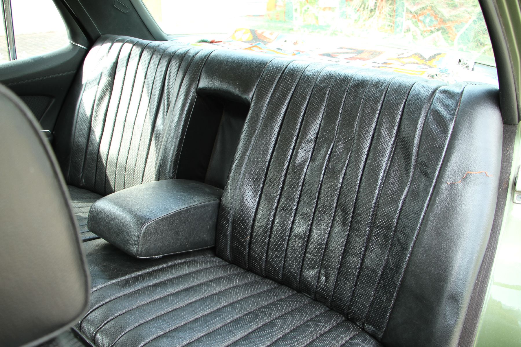 Detail f: Mercedes-Benz 450 SEL, Fahrgestellnummer: 11603312066450, EZ 05/1977, 2. Hand, Laufleistung ca. 168.000 km, H-zulassungsfähig, 160 kW/ 217 PS, ...