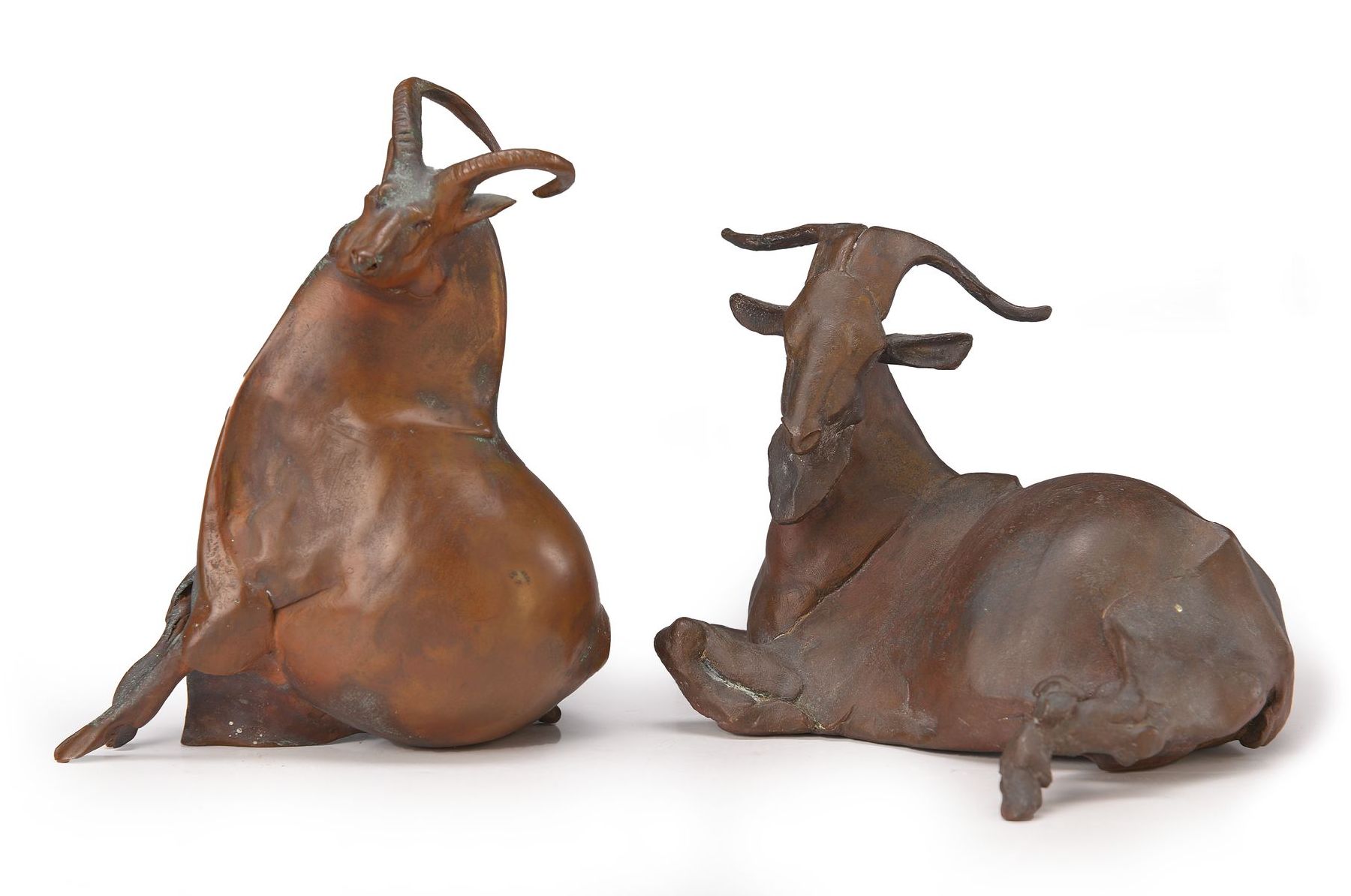 Paar Bronzeskulpturen, zeitgenössischer Künstler, Ziege und Gemse, am Boden monogr. und dat. 1990 bzw. 2006, ca. 15 x 20 cm, bzw. 20 x 16 cm