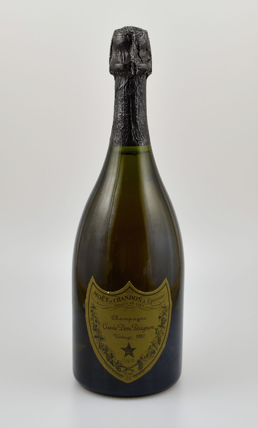 1 Flasche 1982 Cuvee Dom Perignon Champagner , Brut, ca. 75 cl, Abstand zwischen Flaschenboden und Champagner: ca. 1 cm, sehr guter ...