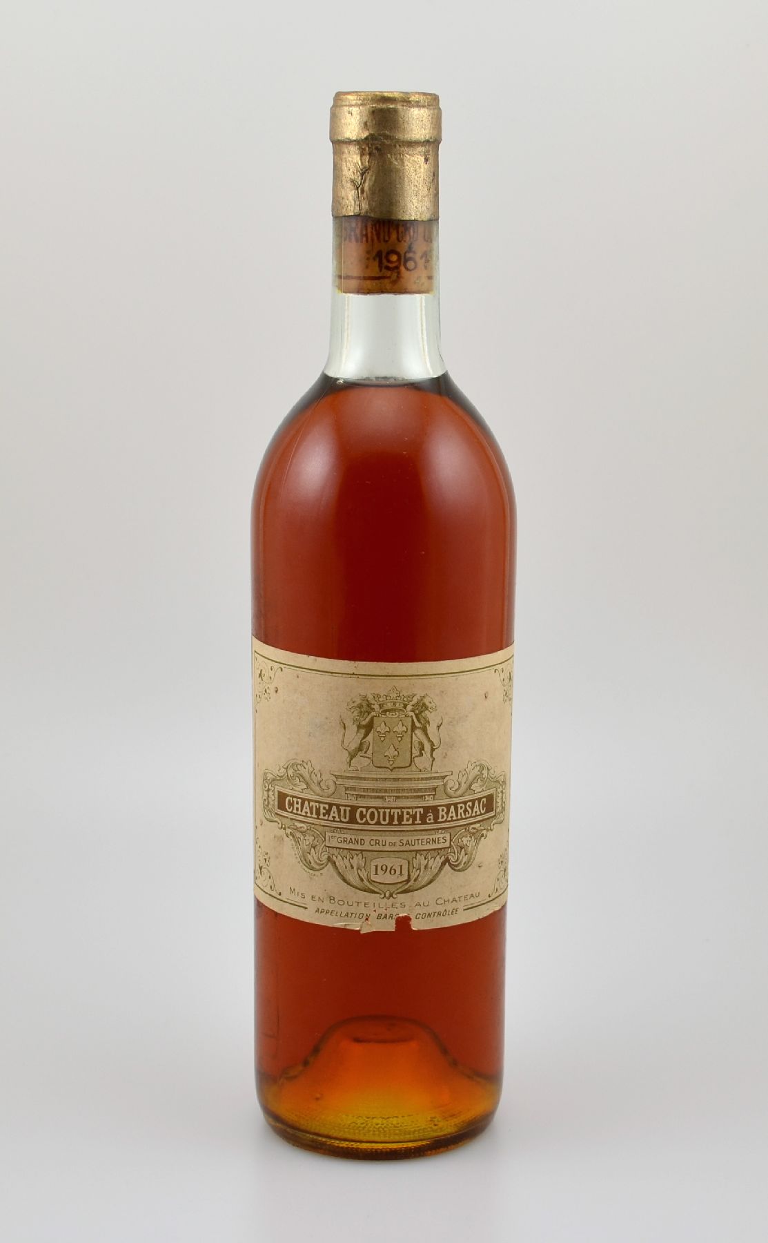 1 Flasche 1961 Chateau Coutet a' Barsac, Sauternes, 1er Grand Cru, ca. 75 cl, Füllstand: ca. top shoulder, Etikett l. besch., sehr selten im ...