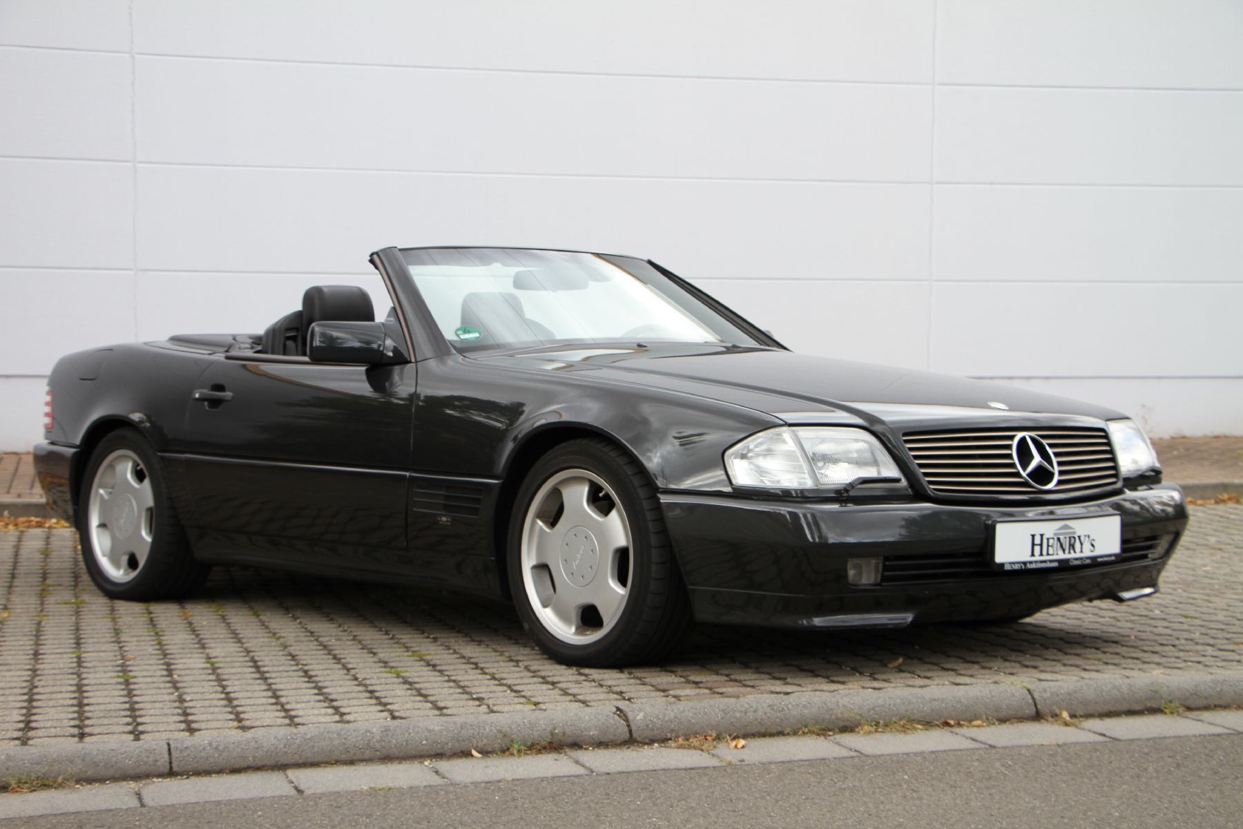Detail a: Mercedes-Benz 500 SL R 129, Fahrgestellnummer: WDB1290661F017102, EZ 11/1990, 2. Hand in Deutschland, ca. 64.900 km abgelesen, HU 03/2020, 240 kW/ ...