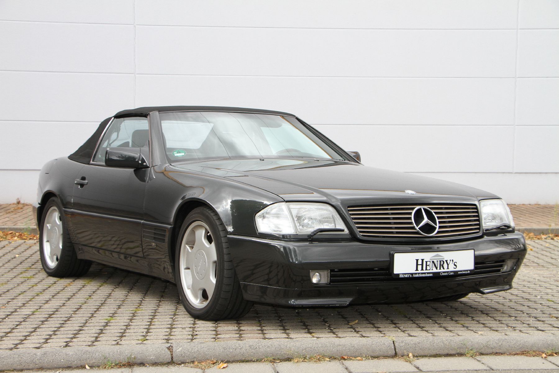 Detail d: Mercedes-Benz 500 SL R 129, Fahrgestellnummer: WDB1290661F017102, EZ 11/1990, 2. Hand in Deutschland, ca. 64.900 km abgelesen, HU 03/2020, 240 kW/ ...
