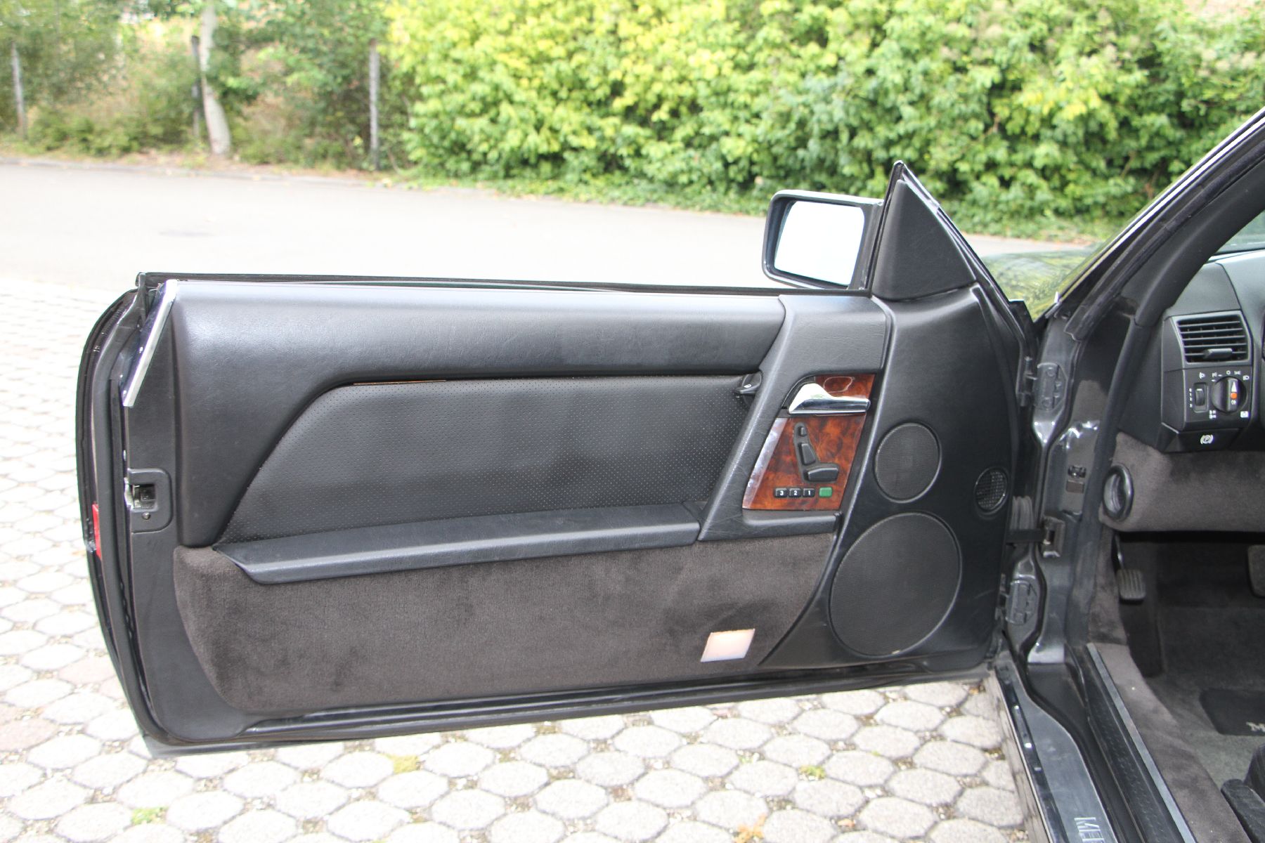 Detail f: Mercedes-Benz 500 SL R 129, Fahrgestellnummer: WDB1290661F017102, EZ 11/1990, 2. Hand in Deutschland, ca. 64.900 km abgelesen, HU 03/2020, 240 kW/ ...