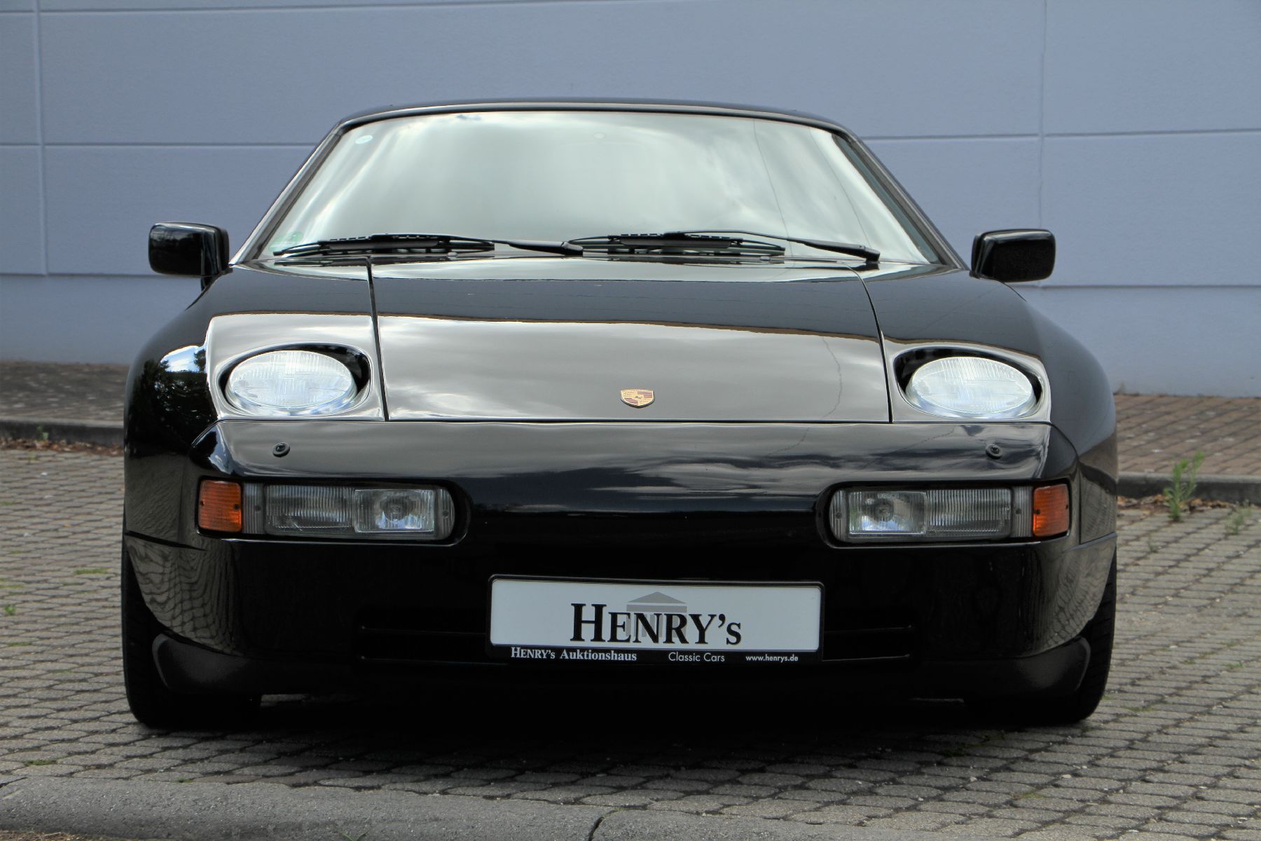 Porsche 928 GT, Fahrgestellnummer: WPOZZZ92ZMS801572, EZ 06/1991, 4. Hand laut Brief, Fahrzeug war erstmals auf eine Firma zugelassen und wurde ...