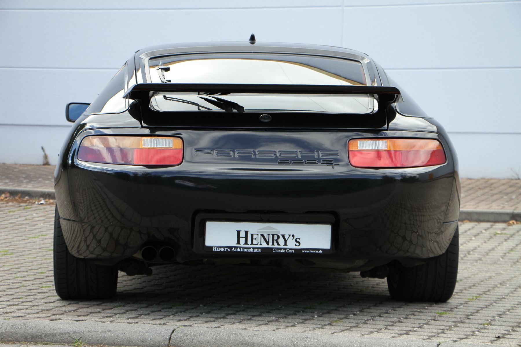 Detail d: Porsche 928 GT, Fahrgestellnummer: WPOZZZ92ZMS801572, EZ 06/1991, 4. Hand laut Brief, Fahrzeug war erstmals auf eine Firma zugelassen und wurde ...