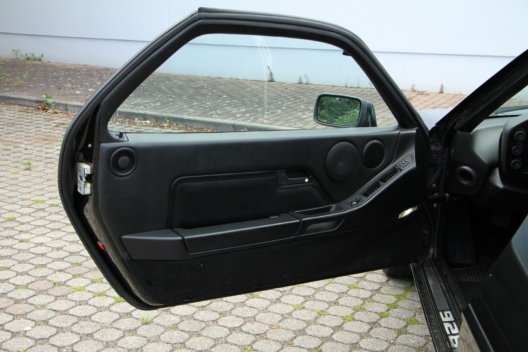 Detail i: Porsche 928 GT, Fahrgestellnummer: WPOZZZ92ZMS801572, EZ 06/1991, 4. Hand laut Brief, Fahrzeug war erstmals auf eine Firma zugelassen und wurde ...