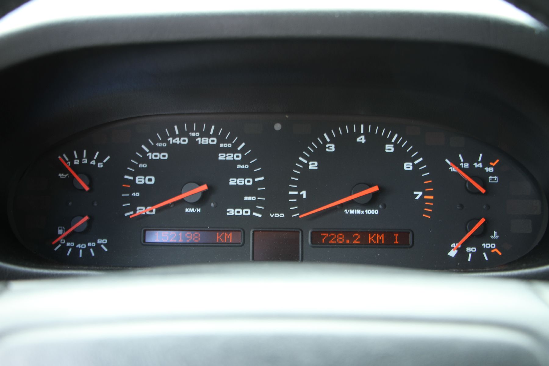 Detail k: Porsche 928 GT, Fahrgestellnummer: WPOZZZ92ZMS801572, EZ 06/1991, 4. Hand laut Brief, Fahrzeug war erstmals auf eine Firma zugelassen und wurde ...