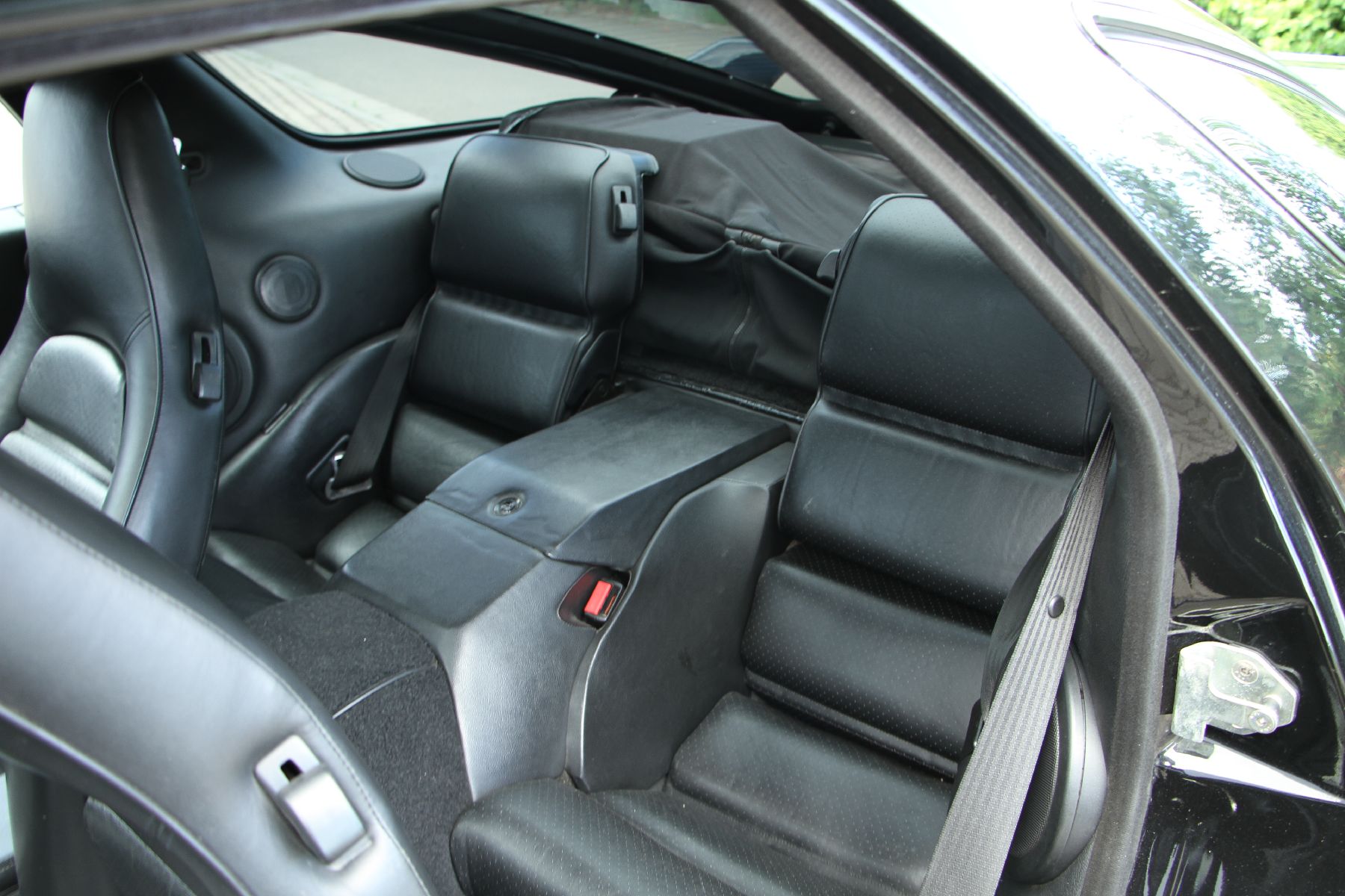 Detail l: Porsche 928 GT, Fahrgestellnummer: WPOZZZ92ZMS801572, EZ 06/1991, 4. Hand laut Brief, Fahrzeug war erstmals auf eine Firma zugelassen und wurde ...