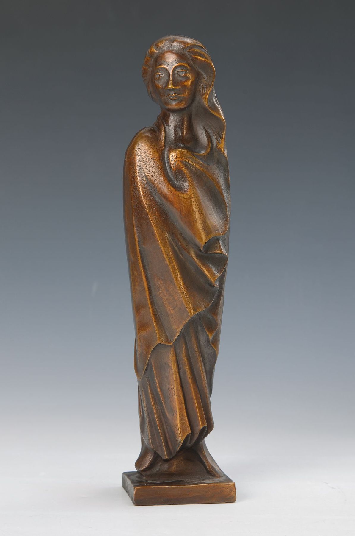 Ernst Barlach, 1870-1938, Frau im Wind, Bronzeguß, Ed. ars mundi, num. 45/980, mit Zertifikat, H. ca. 31.5cm