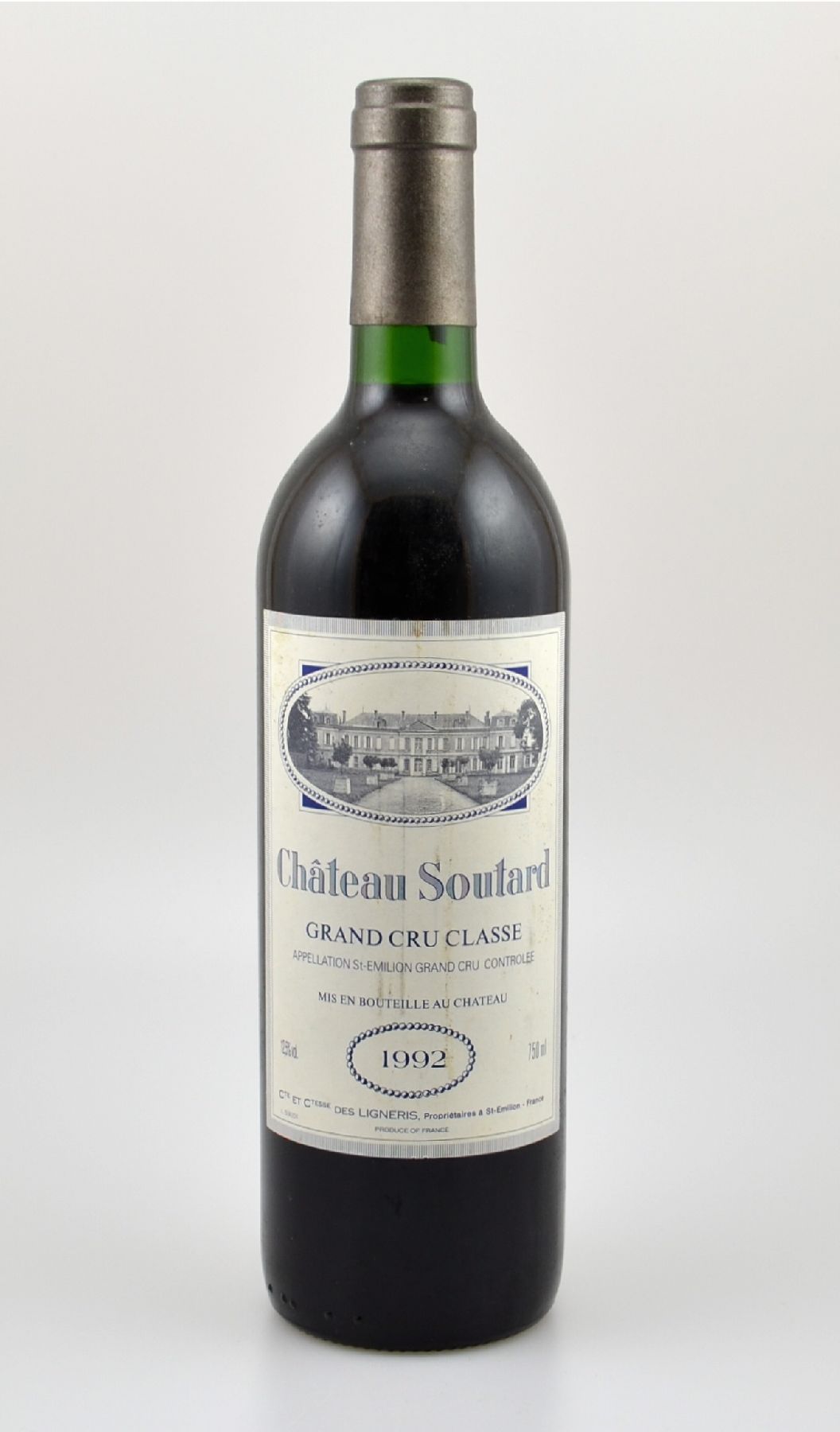 3 Flaschen 1992 Chateau Soutard, Saint-Emilion, Grand Cru Classe, je ca. 75 cl, 12,5 % Vol., Füllstände: je ca. into neck, Etiketten l. beschmutzt, ...