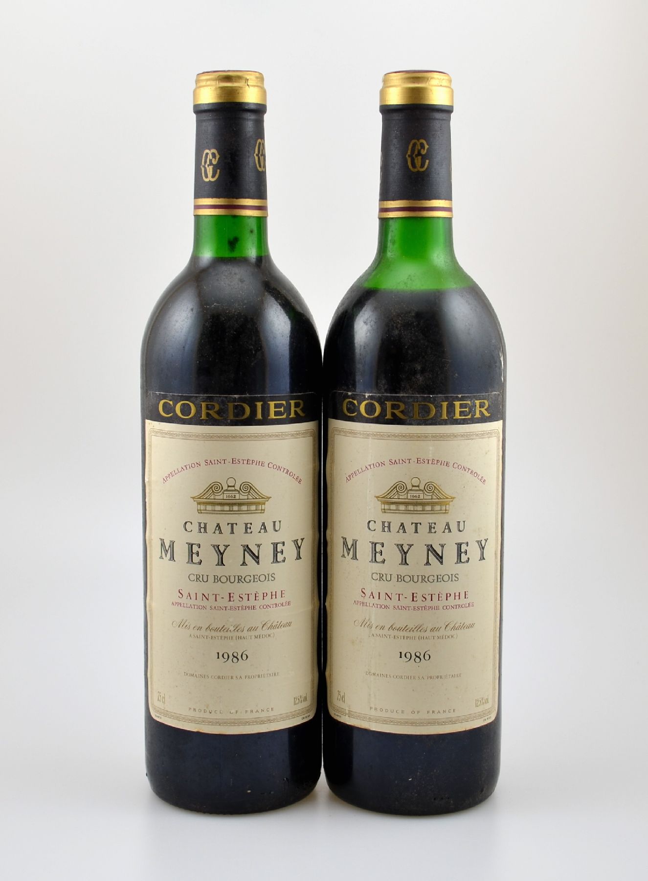 2 Flaschen 1986 Chateau Meyney, Saint-Estephe, je ca. 75 cl, 12,5 % Vol., Füllstände: upper mid shoulder bis top shoulder, unverkostet