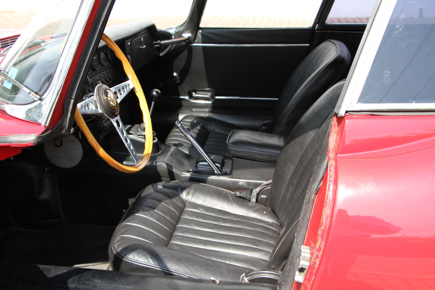 Detail h: Jaguar E-Type Serie 1,5 Coupé, Fahrgestellnummer: 1E35148, EZ 07/1968, Fahrzeughalter unbekannt - 1 Eintrag im deutschen Brief, Laufleistung ca. ...