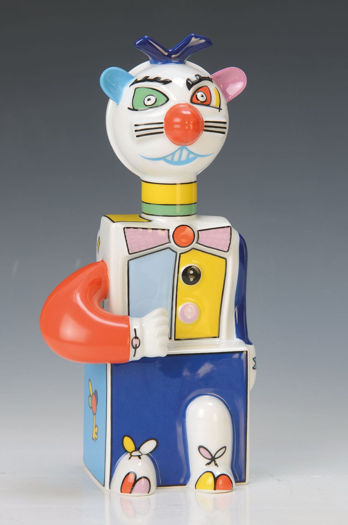 Otmar Alt, geb. 1940 Wernigerode, "Florian Fliege", aufrecht sitzende Katze, Porzellanobjekt von Rosenthal studio linie, signiert, H. ca. ...