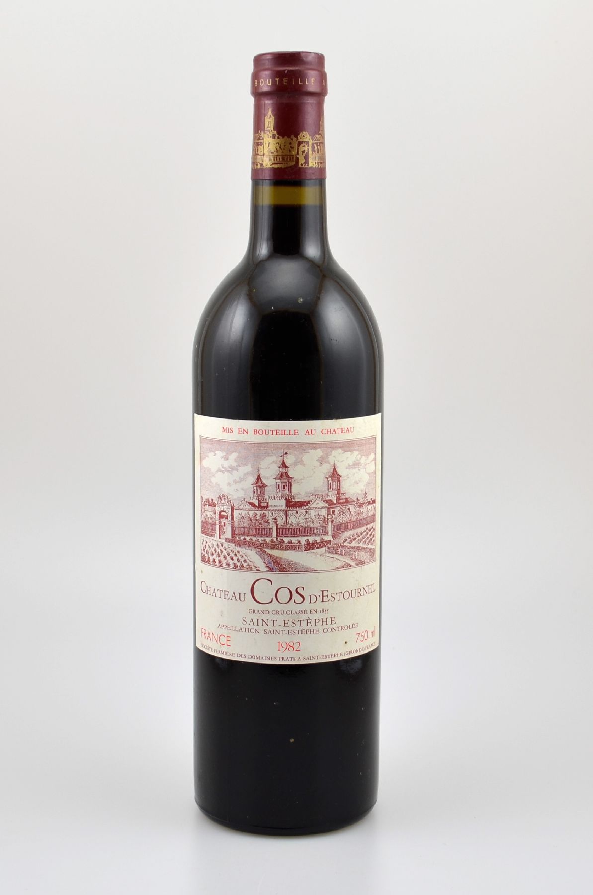 1 Flasche 1982 Chateau Cos D'Estournel, Saint-Estephe, Grand Cru Classe, ca. 75 cl, Füllstand: into neck, guter Erhaltungszustand, unverkostet