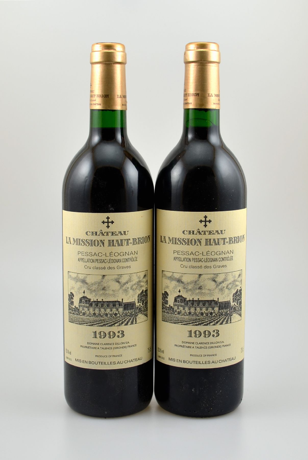 2 Flaschen 1993 Chateau La Mission Haut-Brion , Pessac-Leognan, je 75 cl, 12,5 % Vol., Füllstände: je into neck, unverkostet, Provenienz: Aus einer ...