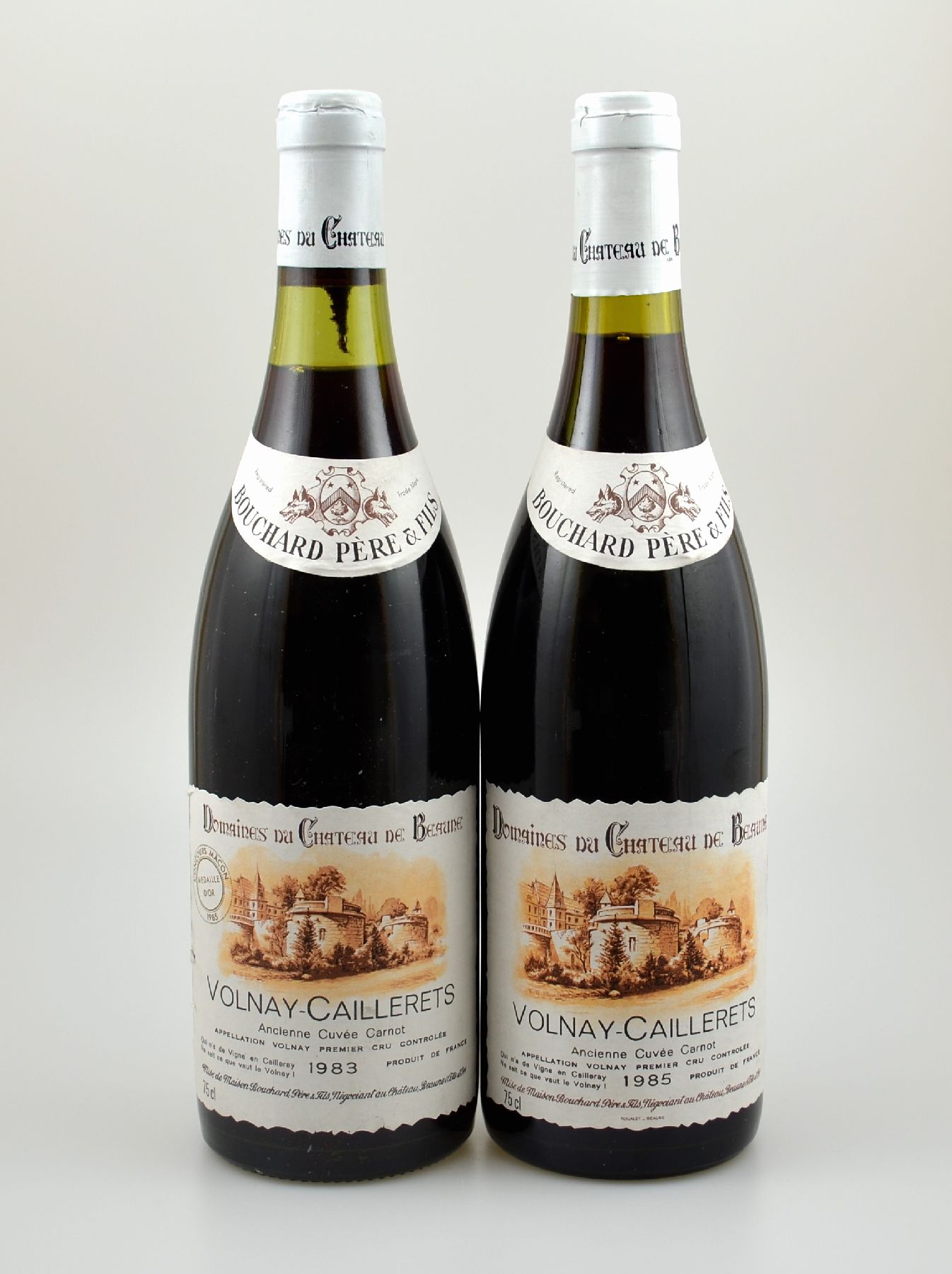4 Flaschen Bouchard Pere & Fils Volnay Caillerets, Jahrgänge: 3x 1993 & 1x 1985, je ca. 75 cl, Abstände zwischen Kapsel und Wein: ca. 1-2 cm, gute ...