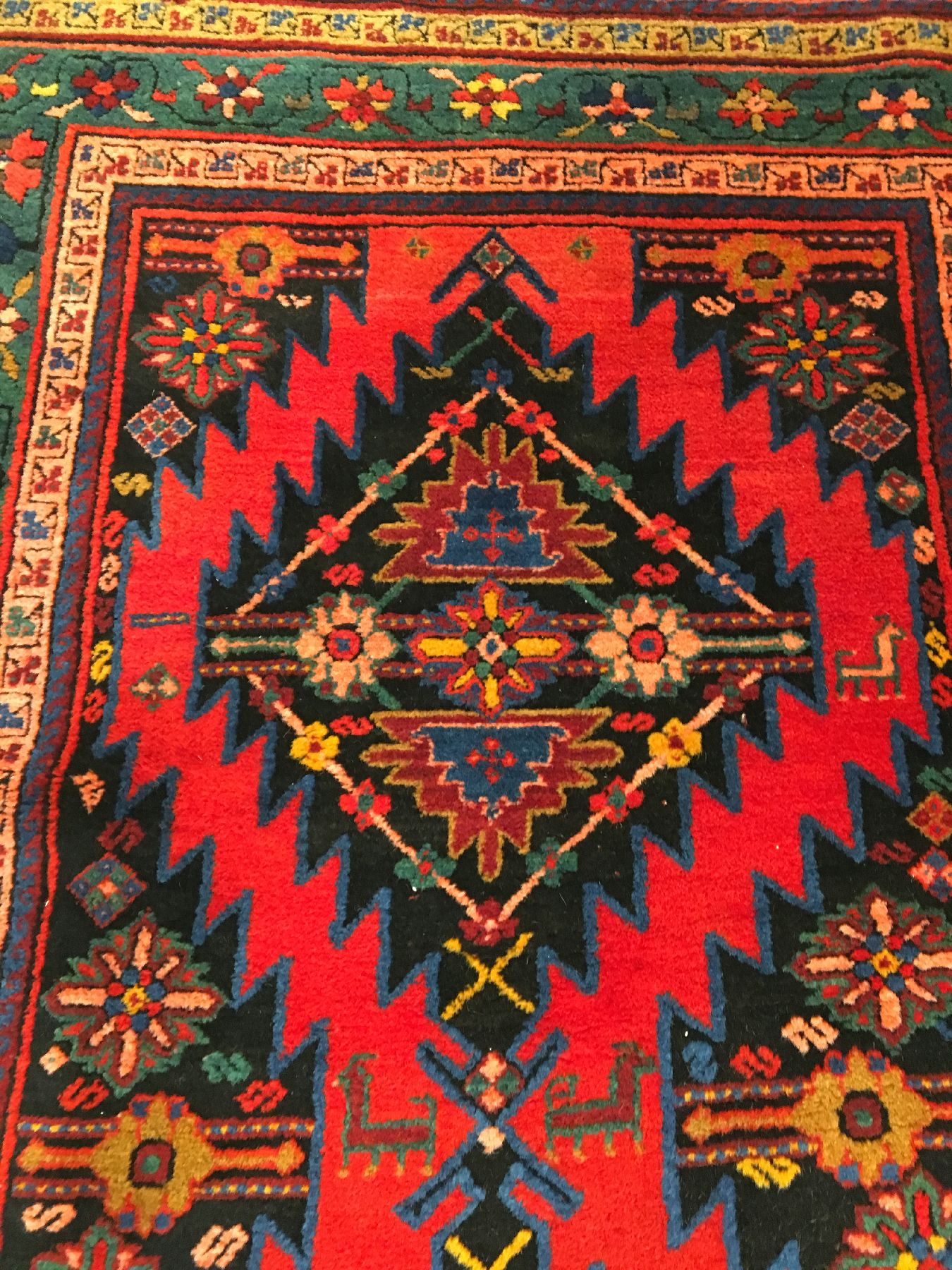 Detail c: Karabagh "Galerie" antik, Südkaukasus, um 1900, Wolle geknüpft auf Wolle. Klassische Karabagh Galerie mit ausdrucksstarken Farben. ...