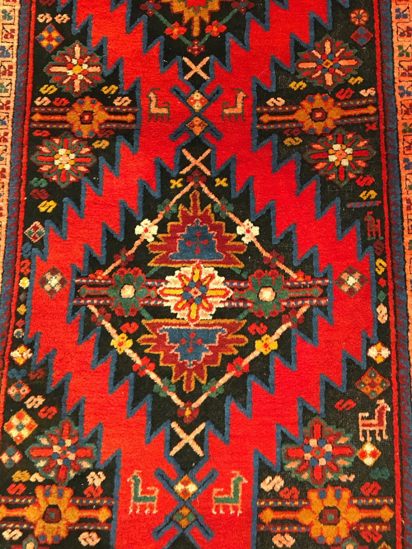 Detail d: Karabagh "Galerie" antik, Südkaukasus, um 1900, Wolle geknüpft auf Wolle. Klassische Karabagh Galerie mit ausdrucksstarken Farben. ...