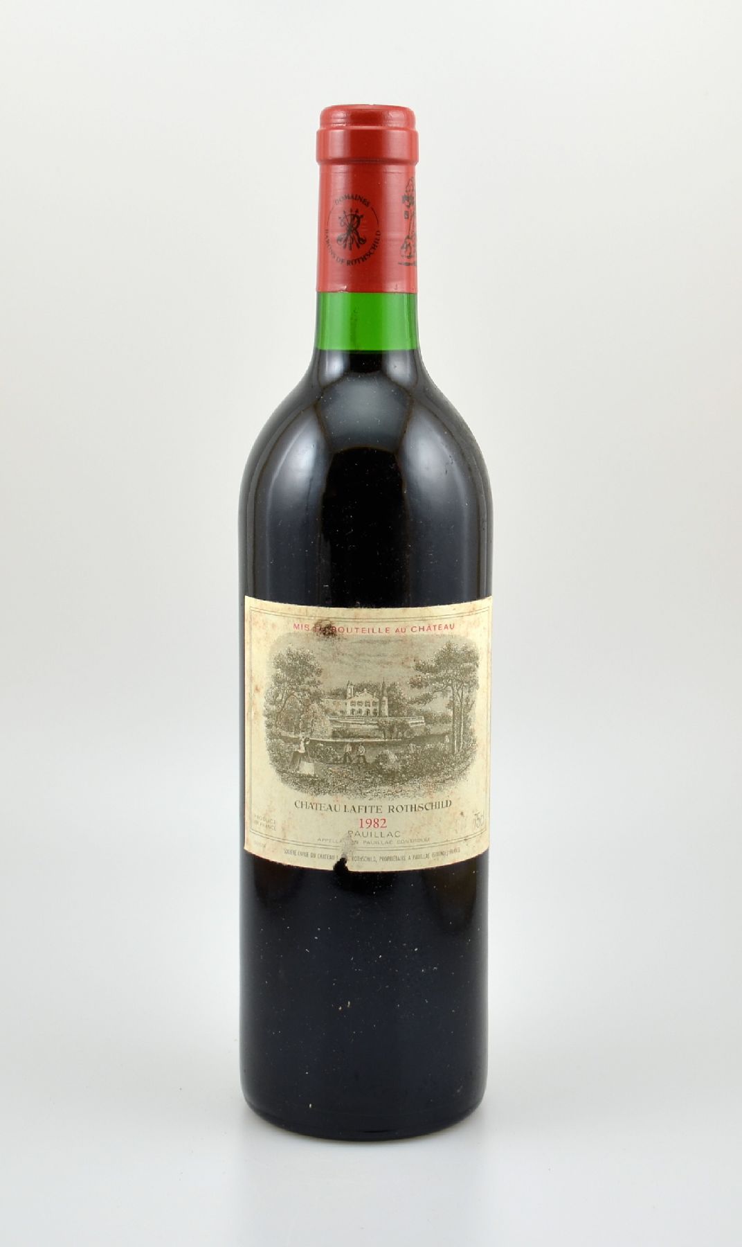 1 Flasche 1982 Chateau Lafite Rothschild, Pauillac, Premier Grand Cru Classe, ca. 75 cl, Füllstand: ca. into neck, Etikett min. besch. bzw. ...
