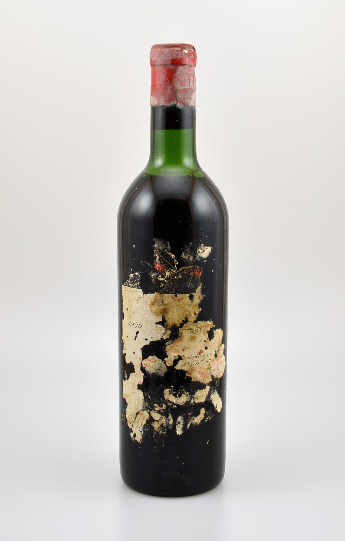 1 Flasche 1959 Chateau Mouton Rothschild, Pauillac, Premier Grand Cru Classe, Füllstand: ca. uppper mid shoulder, Etikett sehr stark besch., ...