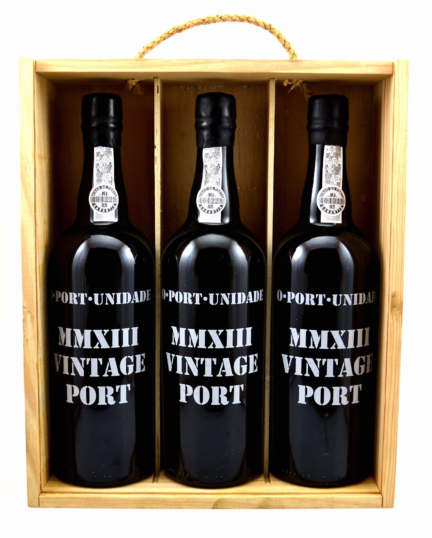 3 Flaschen 2013 O-Port-Unidade Vintage Port,je ca. 75 cl, 19,5 % Vol., Füllstände: je into neck, sehr gute Erhaltungszustände, limitiert auf 5000 ...